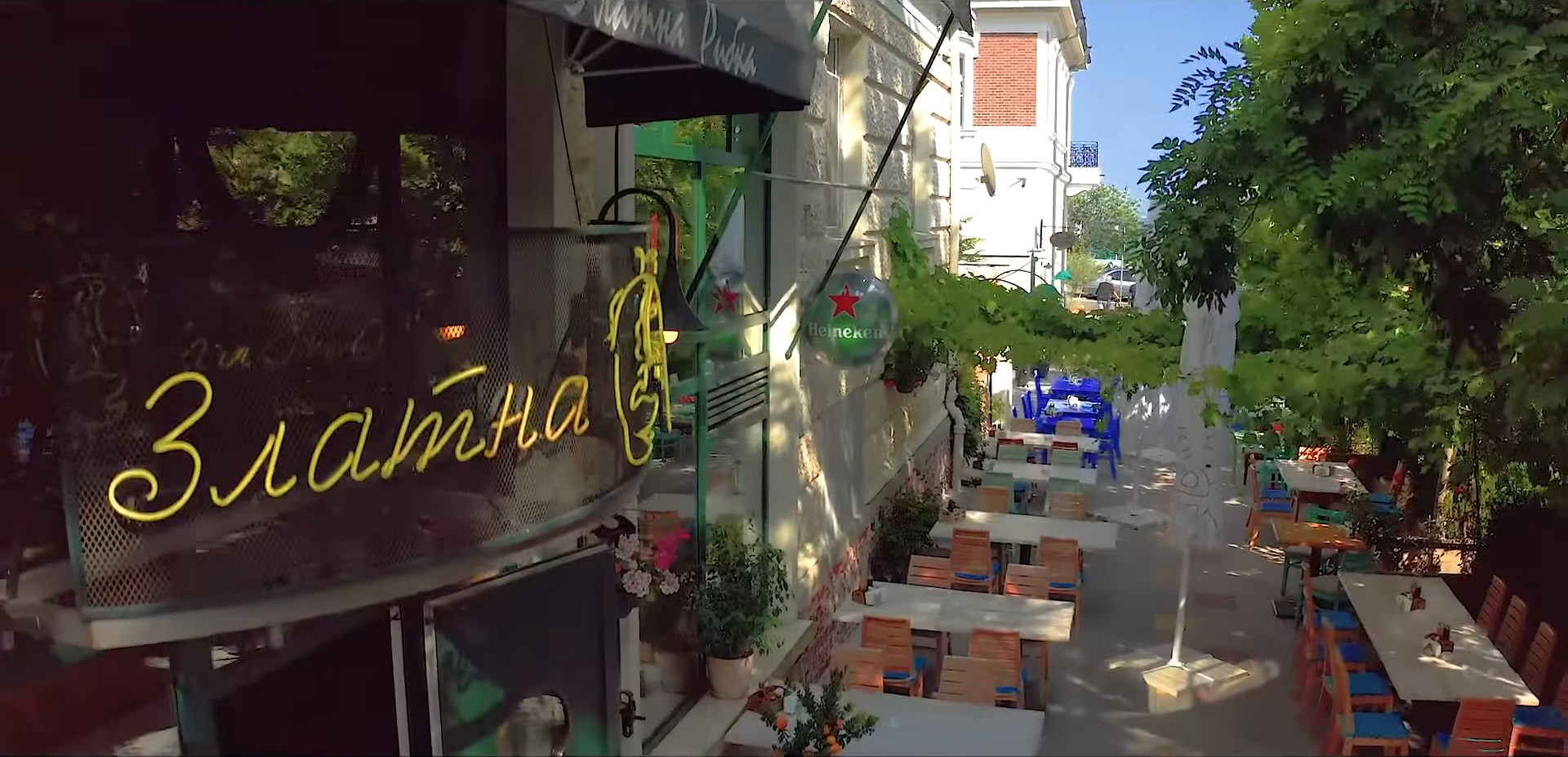 Zlatna ribka seafood restaurant interior